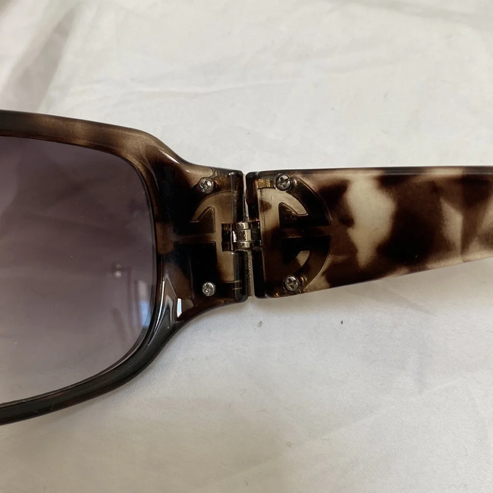 Women’s retro rectangle brown tortoiseshell fashion sunglasses. One size. - Picture 5 of 7